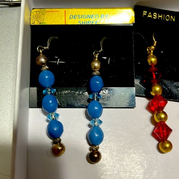 Two pair of gold plated long dangling earrings - Picture 2 of 5